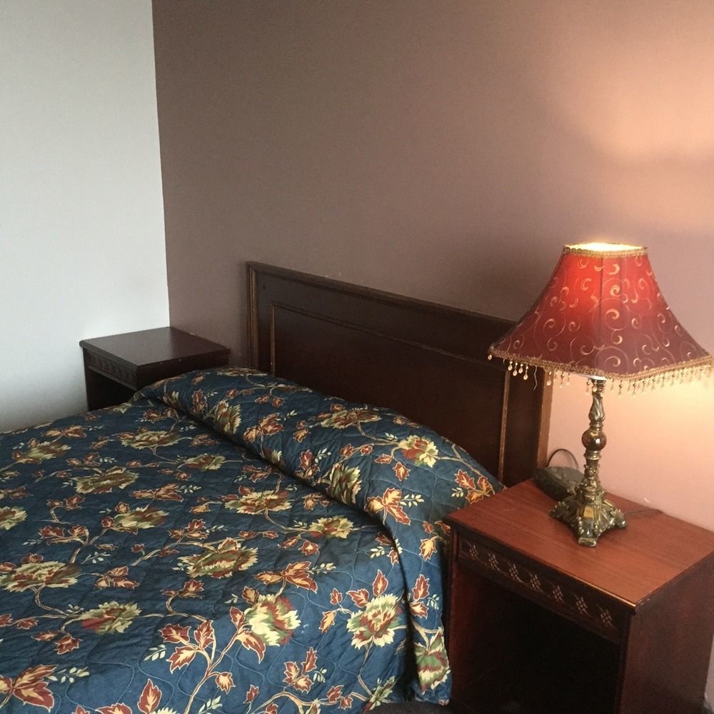 White Knight Motel Брамптън Екстериор снимка