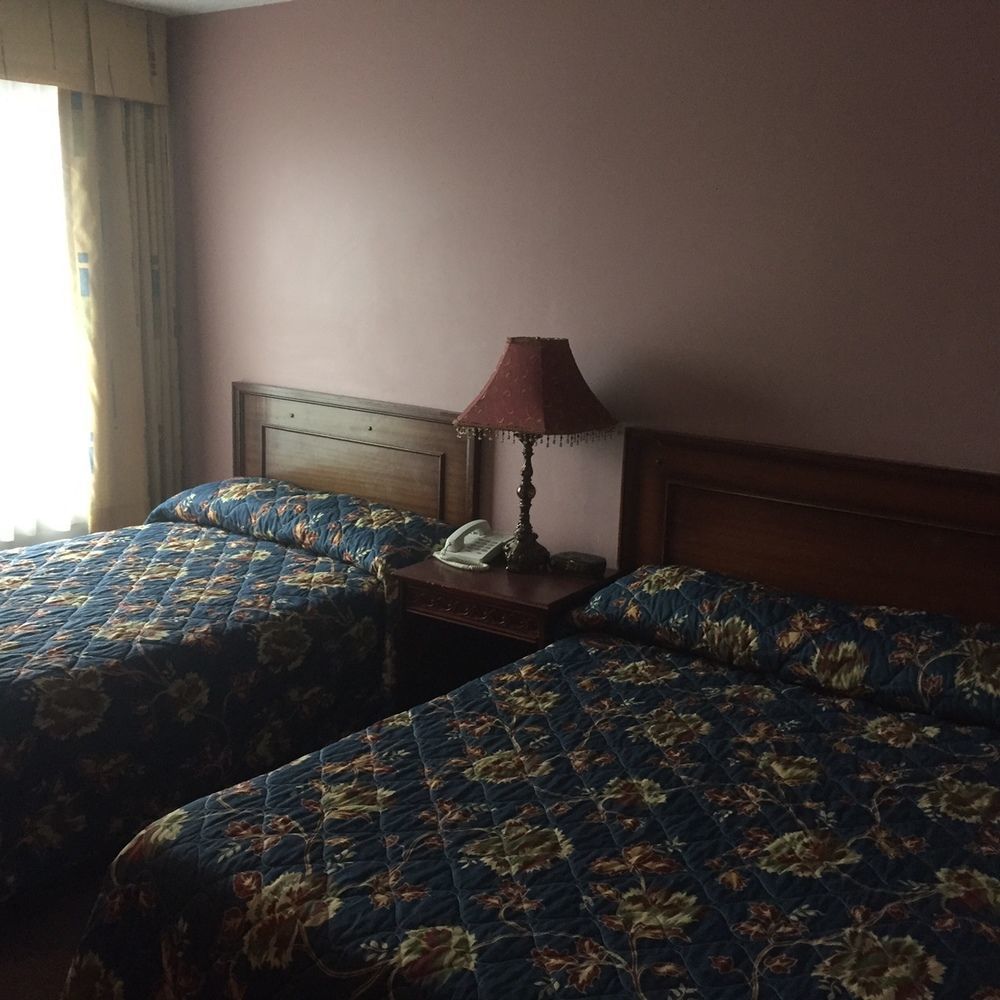 White Knight Motel Брамптън Екстериор снимка