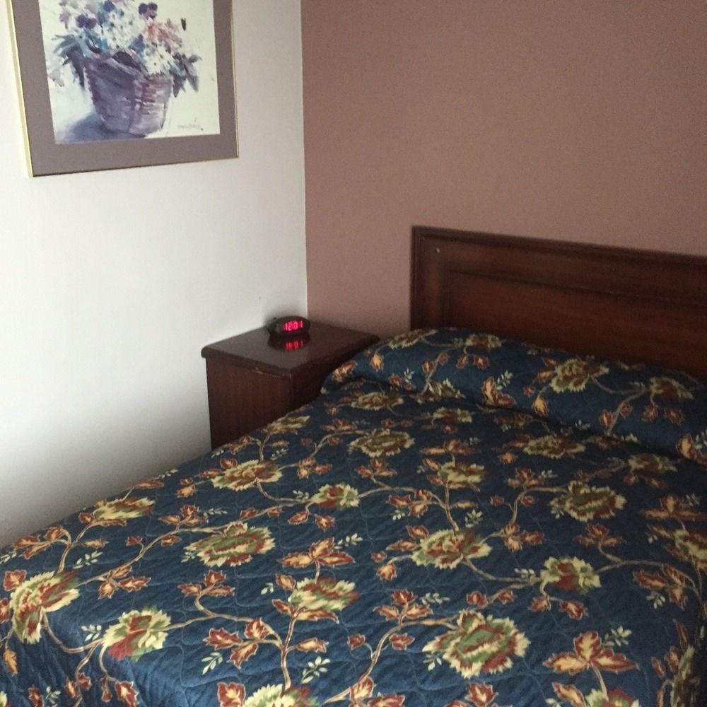 White Knight Motel Брамптън Екстериор снимка