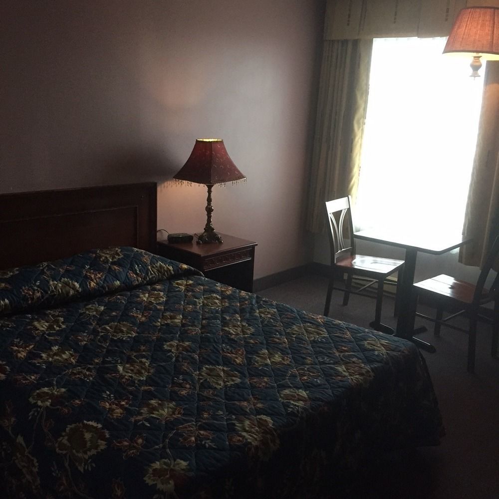 White Knight Motel Брамптън Екстериор снимка